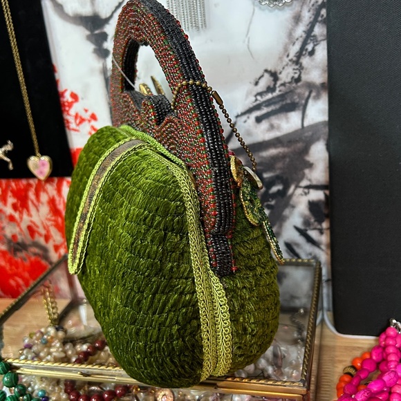 NWT Vintage Mary Frances Christmas Holly Bow Beaded Embellished Hard Case Bag - Picture 6 of 13